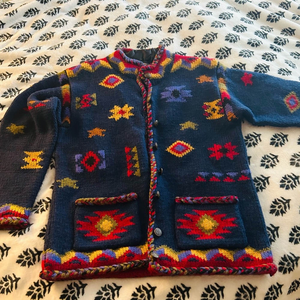 100% Wool L sweater, Icelandic Design, bright colors,